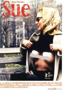 张佳宁和男友高至霆遛狗散步